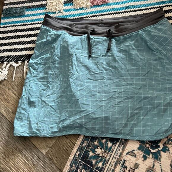 Mountain Hardwear small skort - Picture 3 of 6